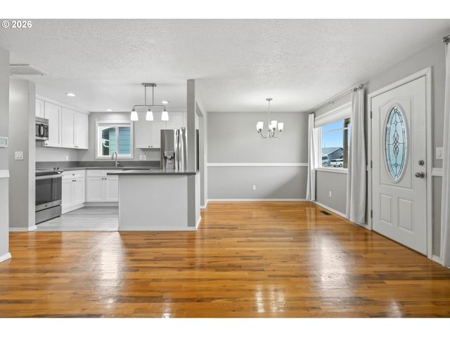 1740 JANSEN Way, Woodburn, OR 97071