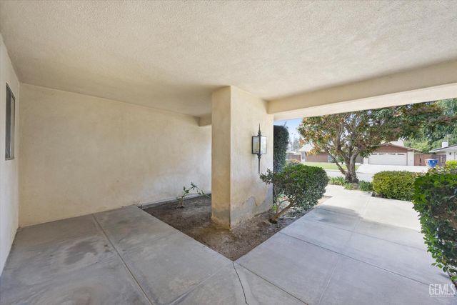 204 Carr Street, Bakersfield, CA 93309