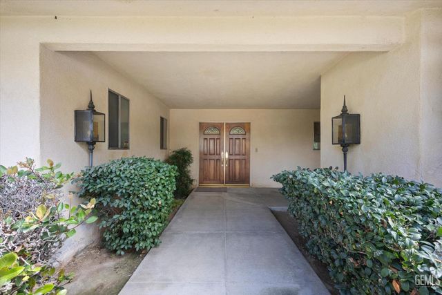 204 Carr Street, Bakersfield, CA 93309