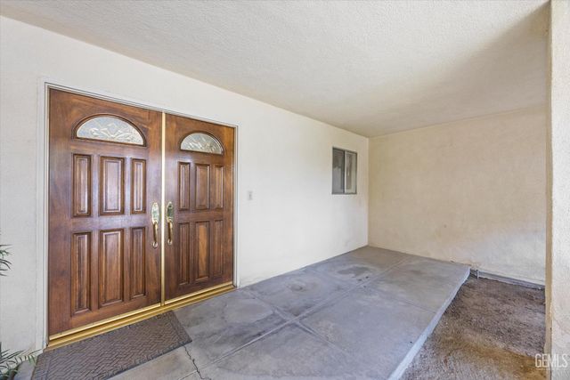 204 Carr Street, Bakersfield, CA 93309