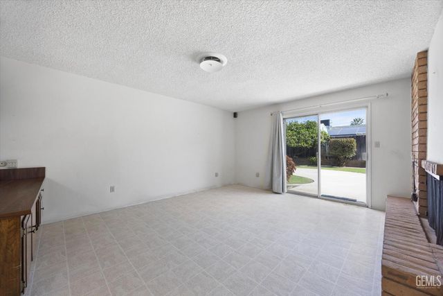 204 Carr Street, Bakersfield, CA 93309