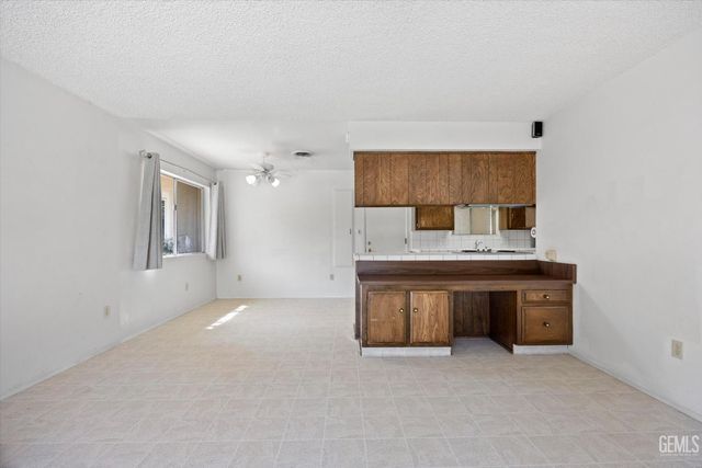 204 Carr Street, Bakersfield, CA 93309