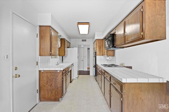 204 Carr Street, Bakersfield, CA 93309