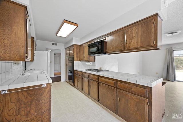 204 Carr Street, Bakersfield, CA 93309