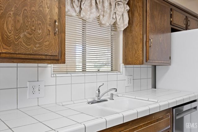 204 Carr Street, Bakersfield, CA 93309