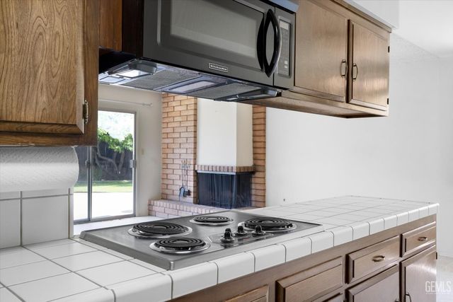 204 Carr Street, Bakersfield, CA 93309