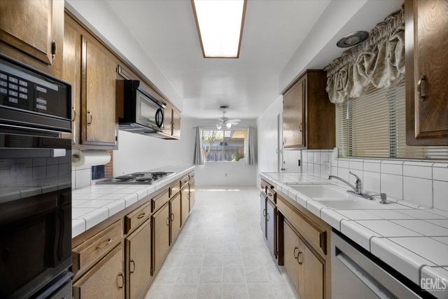 204 Carr Street, Bakersfield, CA 93309