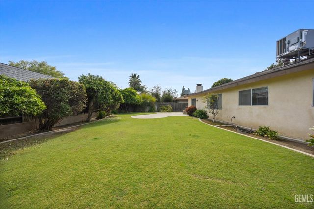 204 Carr Street, Bakersfield, CA 93309