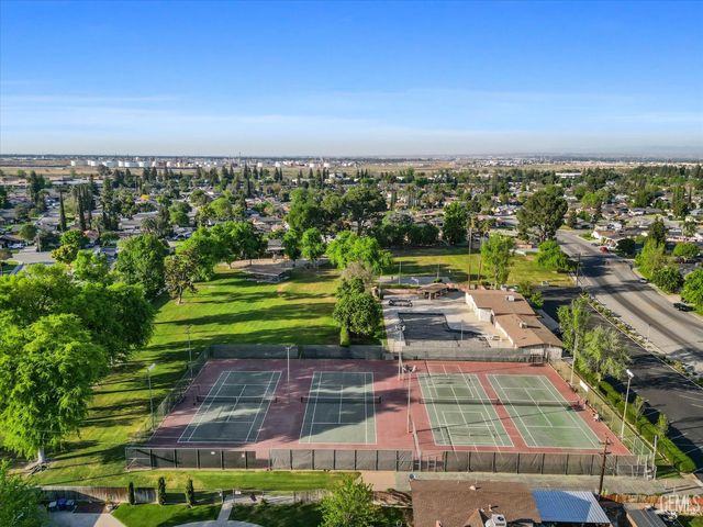 204 Carr Street, Bakersfield, CA 93309