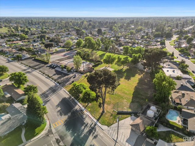 204 Carr Street, Bakersfield, CA 93309