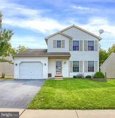 182 TWIN CREEKS DR, Jonestown, PA 17038