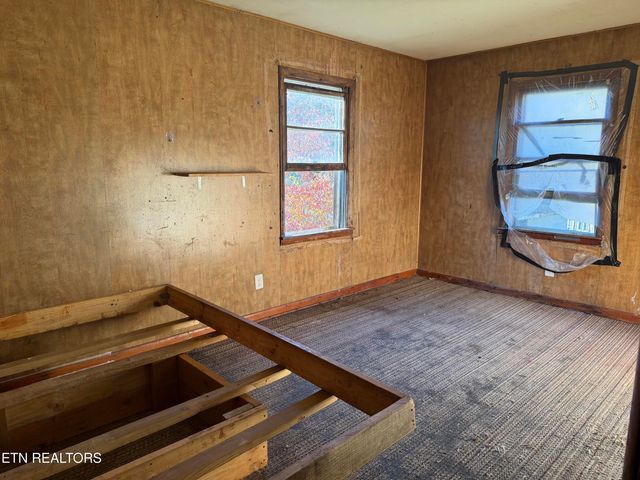 200 McCarroll Lane, Harriman, TN 37748