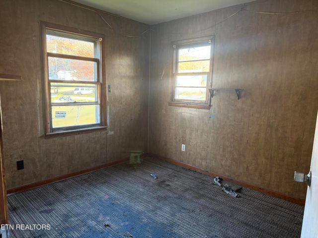 200 McCarroll Lane, Harriman, TN 37748