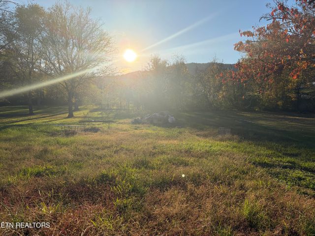 200 McCarroll Lane, Harriman, TN 37748