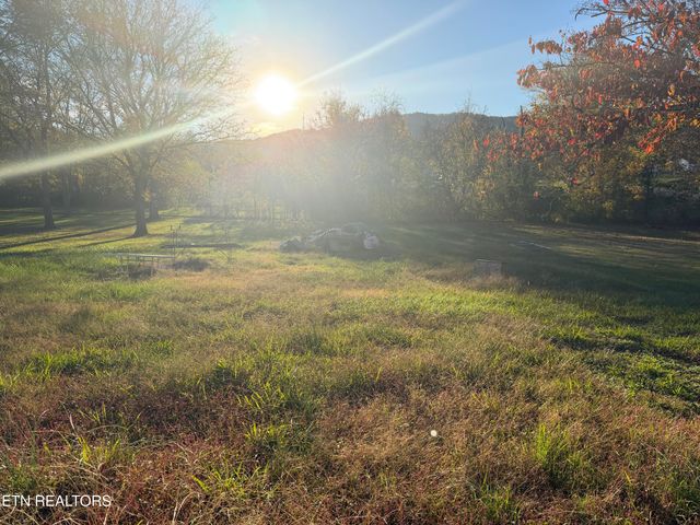 200 McCarroll Lane, Harriman, TN 37748