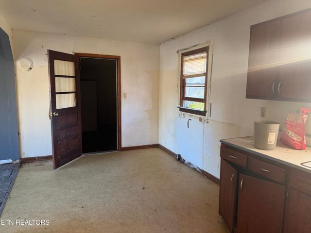 200 McCarroll Lane, Harriman, TN 37748