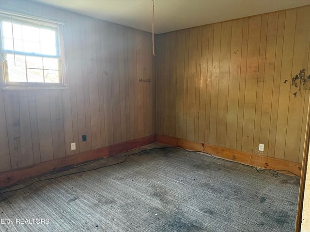 200 McCarroll Lane, Harriman, TN 37748