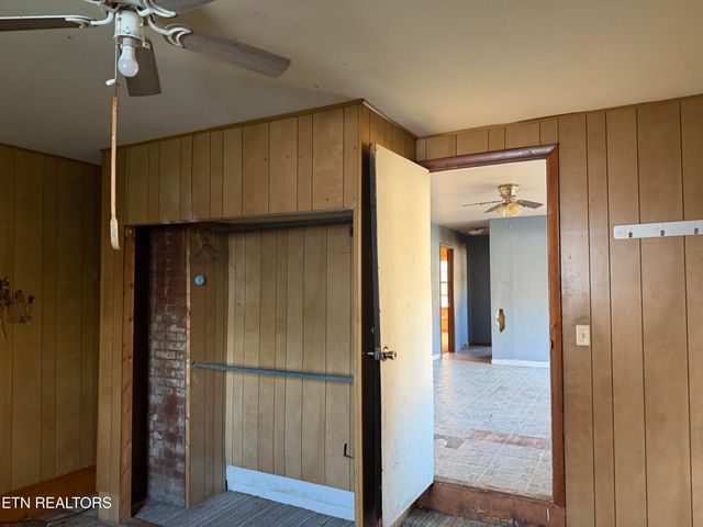 200 McCarroll Lane, Harriman, TN 37748