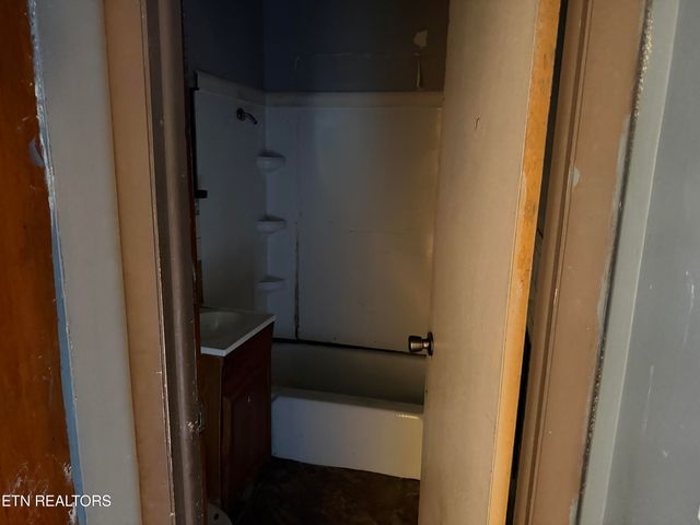 200 McCarroll Lane, Harriman, TN 37748