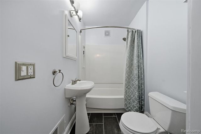 686 Princeton Road, Berkley, MI 48072