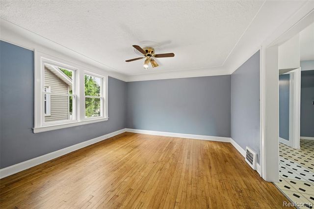 686 Princeton Road, Berkley, MI 48072