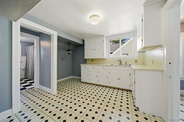 686 Princeton Road, Berkley, MI 48072