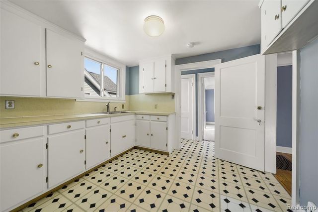 686 Princeton Road, Berkley, MI 48072