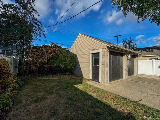 686 Princeton Road, Berkley, MI 48072