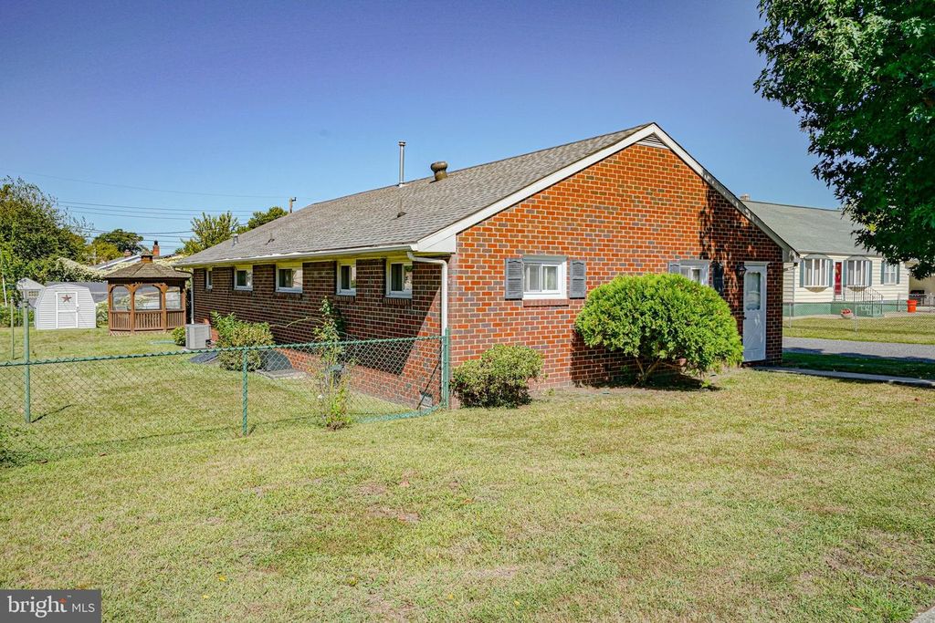135 MAGNOLIA ST, Carneys Point, NJ 08069