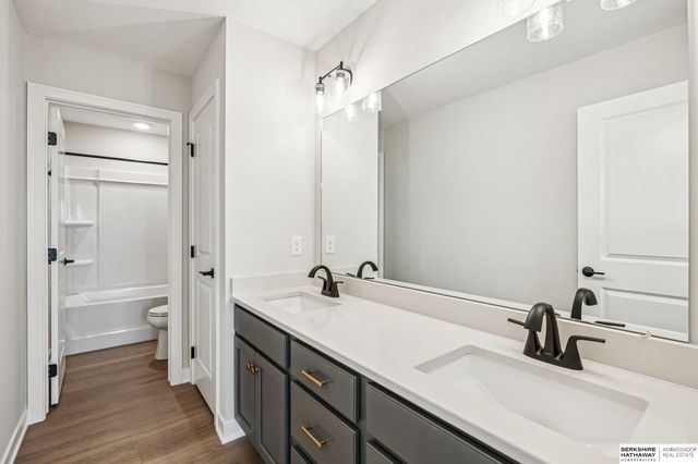 6320 N 207 Street, Elkhorn, NE 68022