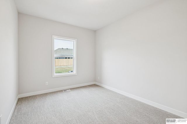 6320 N 207 Street, Elkhorn, NE 68022