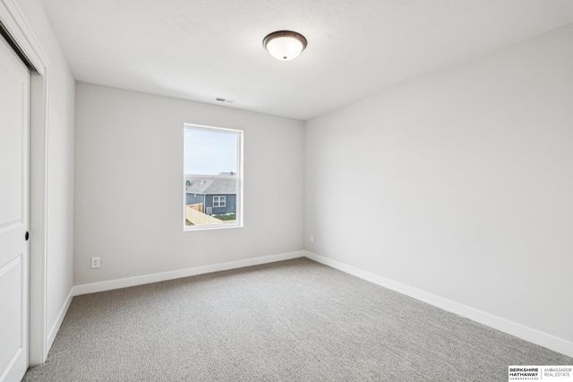 6320 N 207 Street, Elkhorn, NE 68022