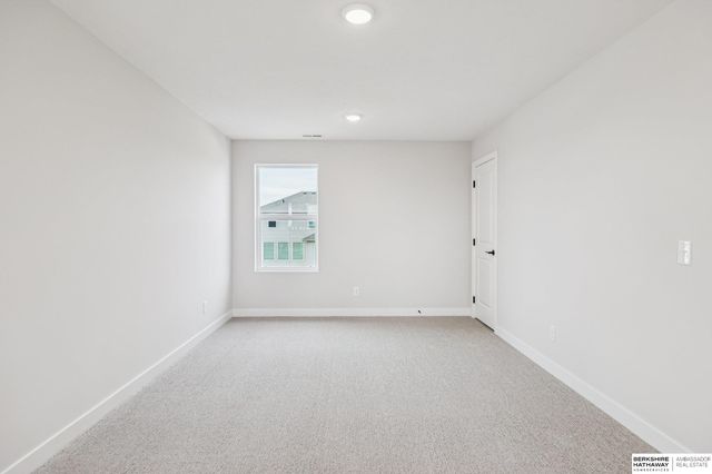 6320 N 207 Street, Elkhorn, NE 68022