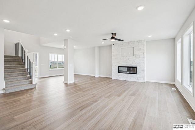 6320 N 207 Street, Elkhorn, NE 68022