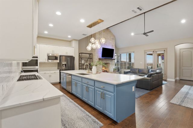527 Trailrider Road, Fort Worth, TX 76114