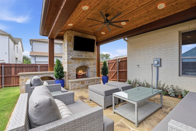 527 Trailrider Road, Fort Worth, TX 76114