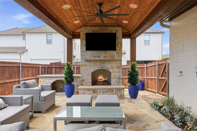 527 Trailrider Road, Fort Worth, TX 76114