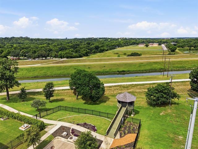 527 Trailrider Road, Fort Worth, TX 76114