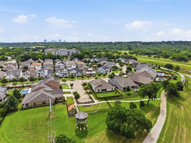 527 Trailrider Road, Fort Worth, TX 76114