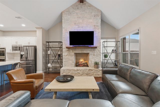 527 Trailrider Road, Fort Worth, TX 76114