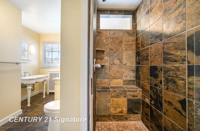 105 Parkwood Court, Bay City, MI 48706