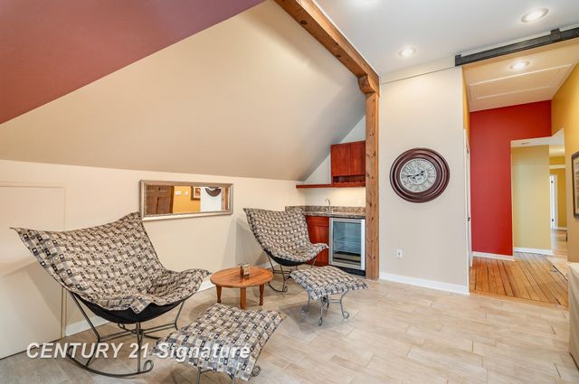 105 Parkwood Court, Bay City, MI 48706