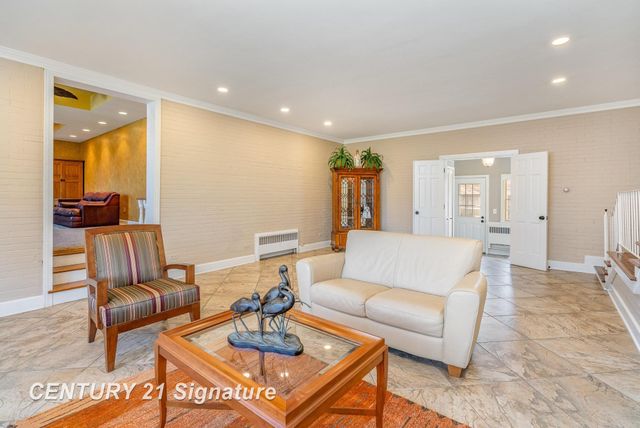 105 Parkwood Court, Bay City, MI 48706