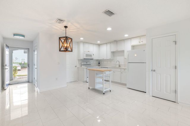 128 Islander Cir, St Augustine, FL 32080