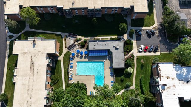 4250 Saratoga Avenue L305, Downers Grove, IL 60515