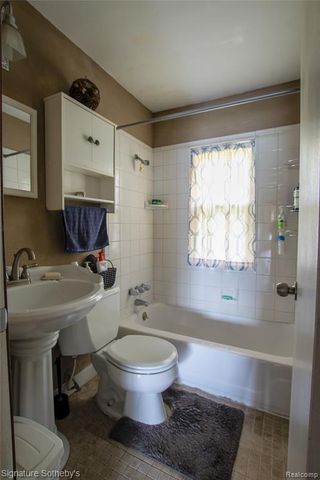 9393 Boncrest Street, Commerce Twp, MI 48382