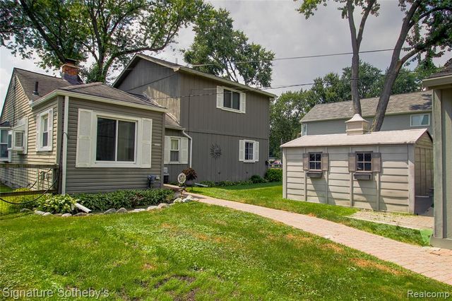 9393 Boncrest Street, Commerce Twp, MI 48382