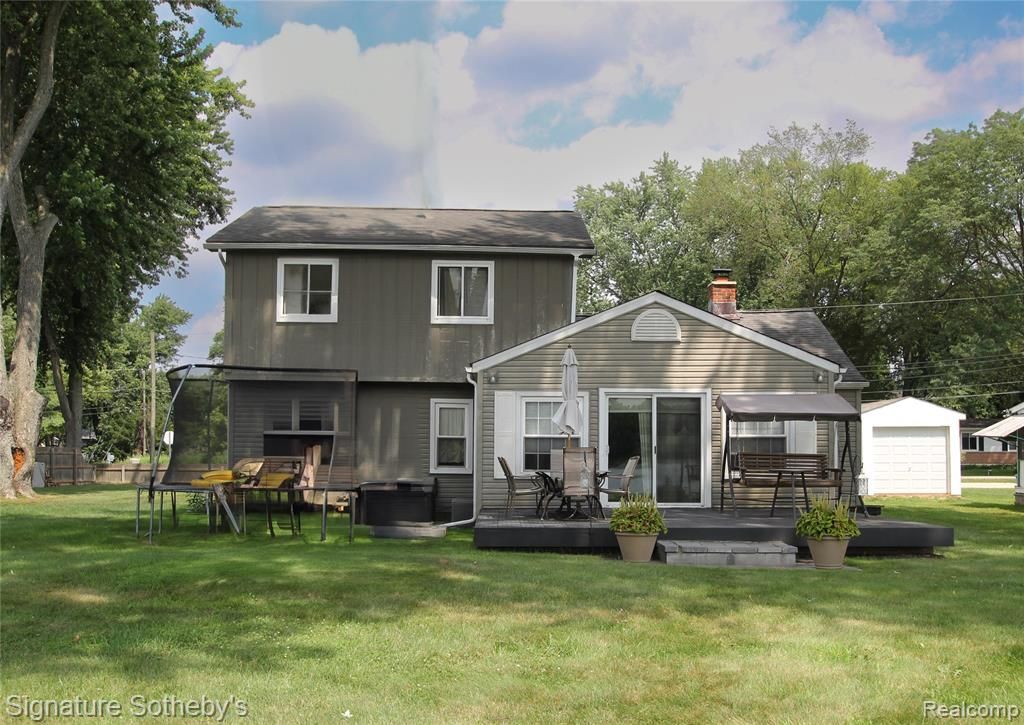 9393 Boncrest Street, Commerce Twp, MI 48382