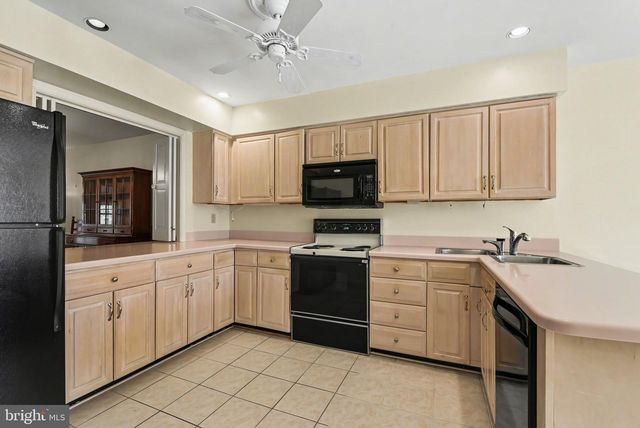 81 CAMBRIDGE DR, Hershey, PA 17033