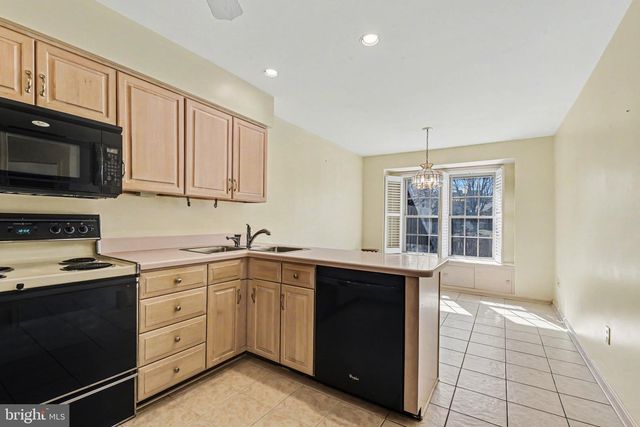 81 CAMBRIDGE DR, Hershey, PA 17033